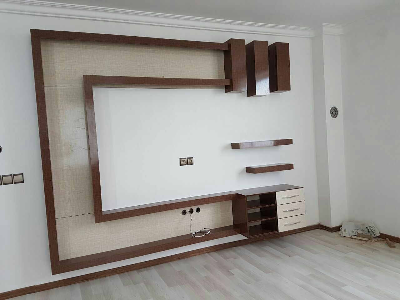 میز تلویزیون دیواری چوبی